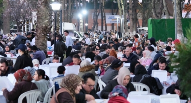 Menemen’de Kadir Gecesi’ne özel 15 bin kişilik iftar 