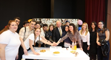 Menemenli oyuncular sahnede yıldızlaştı