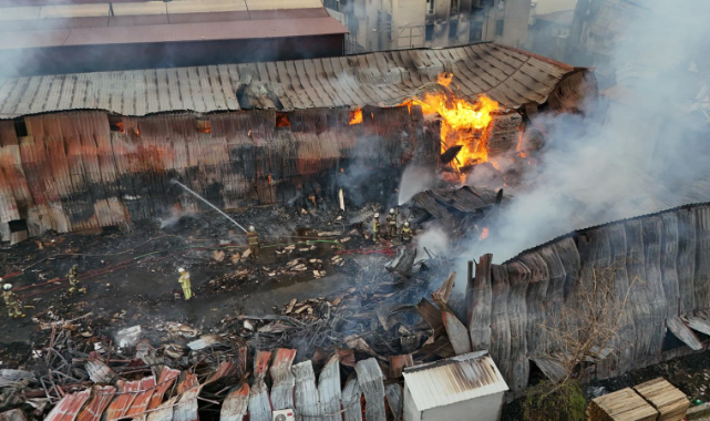 Sanayi Sitesi'nde çıkan yangında 7 iş yeri küle döndü!