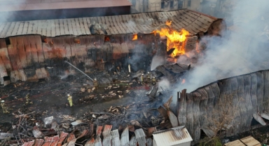 Sanayi Sitesi'nde çıkan yangında 7 iş yeri küle döndü!
