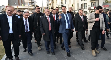 Ümit Özdağ Abide-i Hürriyet Meydanı’na övgü