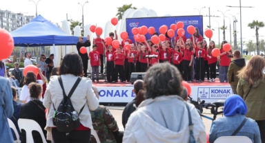 23 Nisan coşkusu Konak’tan yayıldı: Çocuk Şenliği’ne yoğun ilgi