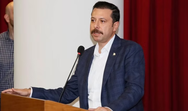 AK Partili Kaya'dan İzBB'ye 'temizlik' eleştirisi: Körfezden al, Foça açıklarına bırak!