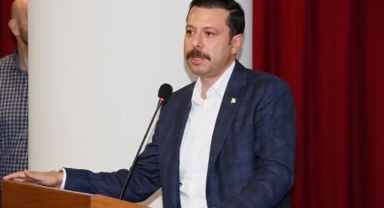 AK Partili Kaya'dan İzBB'ye 'temizlik' eleştirisi: Körfezden al, Foça açıklarına bırak!