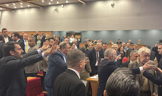 AK Partili üyenin sözleri tansiyonu yükseltti... Mecliste gergin anlar!