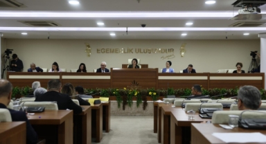 Başkan Kınay’dan mecliste demokrasi, sorumluluk ve emek vurgusu