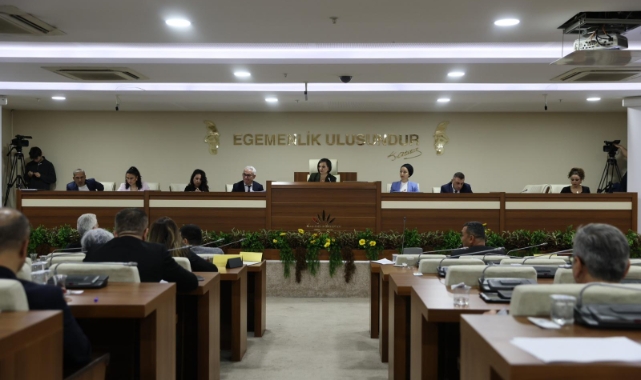 Başkan Kınay’dan mecliste demokrasi, sorumluluk ve emek vurgusu