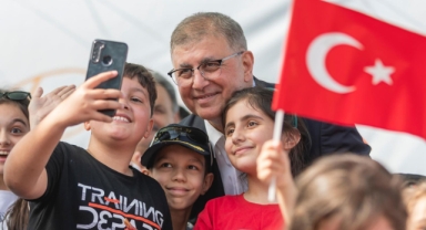 Başkan Tugay'dan '23 Nisan' mesajı