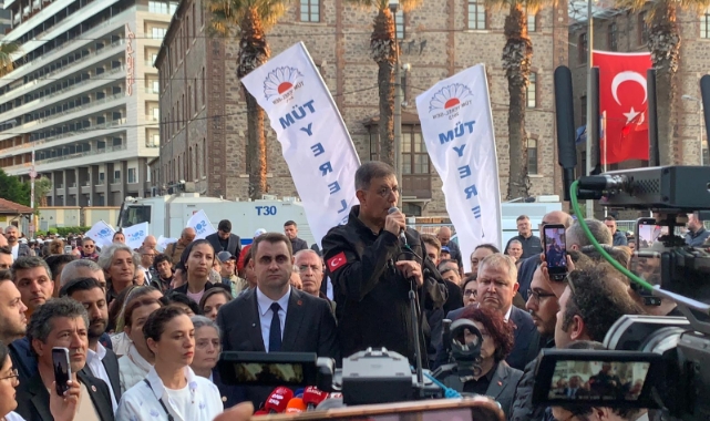 Başkan Tugay'dan AKP'li vekillere sert çıkış: İzmir'in değil, Vakıflar'ın vekilleri!