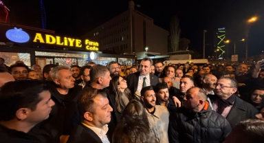 Başkan Tugay ve Güç'ten adliye önünde açıklama!