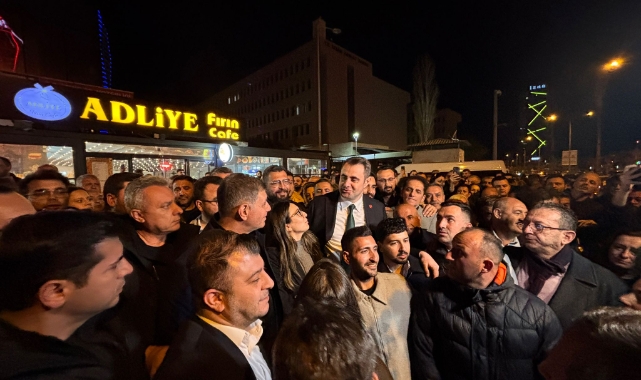 Başkan Tugay ve Güç'ten adliye önünde açıklama!