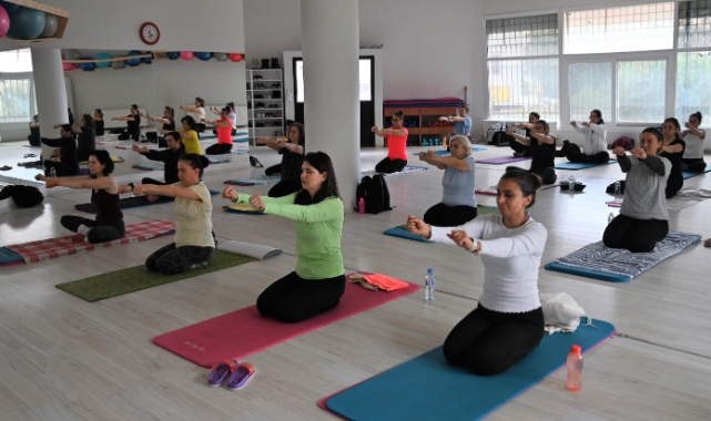 Bornova’da kadınlar yogayla güçleniyor