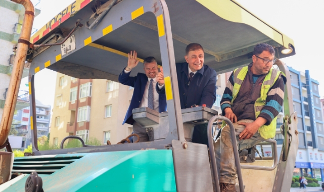 Buca’da asfalt seferberliği: Başkan Tugay ve Başkan Duman sahada!