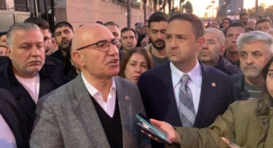 CHP'li vekillerden adliye önünde açıklama: Bu kumpaslar, yepyeni bir iktidarın doğum sancısıdır!