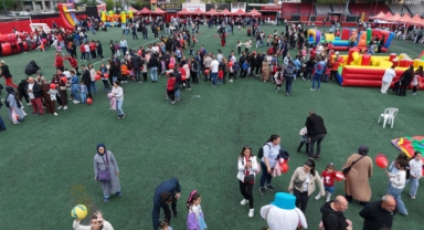 Çiğli’de 23 Nisan Coşkusu: Minikler Bayramı Doyasıya Kutladı