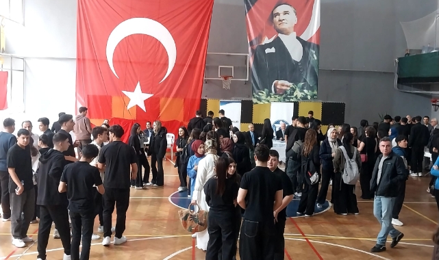 Gençler iş dünyasının nabzını tuttu: Öğrenci ve iş veren aynı masada!