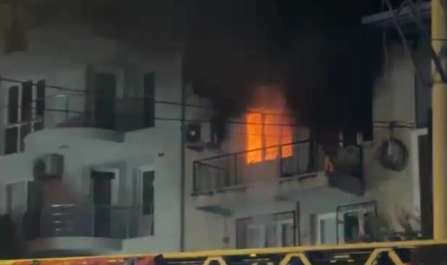 İzmir'de çıkan yangın can aldı: Baba öldü, oğlu entübe