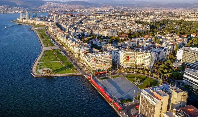 İzmir'in nüfusu artıyor, çocuk sayısı düşüyor!