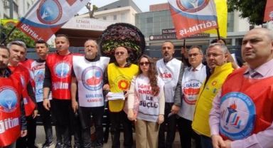 İzmirli eğitimcilerden ortak yürüyüş: İl Milli Eğitim önüne siyah çelenk!