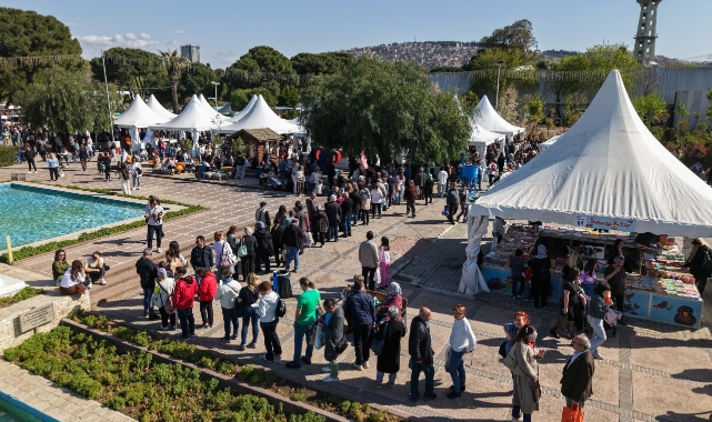 İzmirliler İZKİTAP’a akın etti
