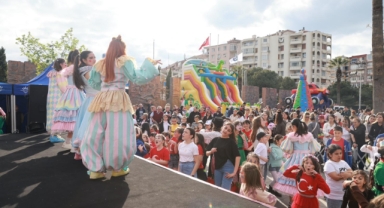 Karabağlar ’da Çocuklar Bayramlarını Doyasıya Yaşadı