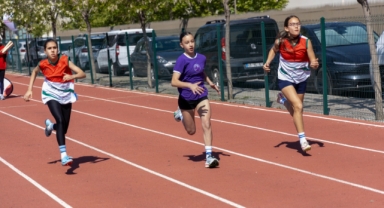 Karşıyaka’da 23 Nisan coşkusu atletizm pistine taşındı