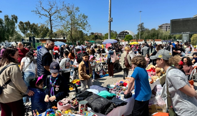 Karşıyaka’da ‘Çocuklar için 2. El Pazarı’na büyük ilgi