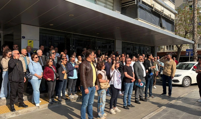 Karşıyaka'da memurlar iş bıraktı: 'Kasada para yok' yalanına sarılmasınlar!