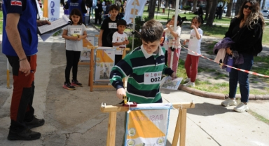 Karşıyaka’da oryantiring rüzgarı: Bayram coşkusu sporla taçlandı!