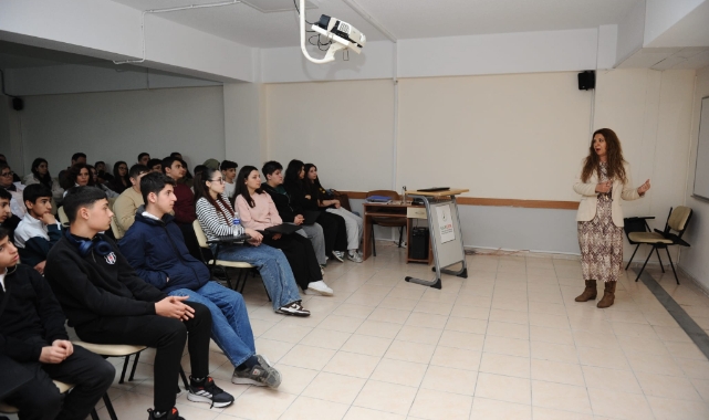 Karşıyakalı öğrencilere kariyer desteği: Meslek Tanıtım Günleri başladı