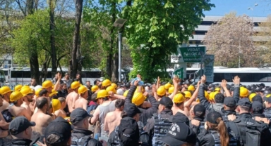 Madencilerin eyleminde 5'inci gün: Polisten biber gazlı müdahale!