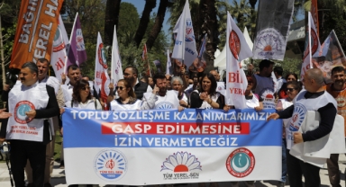 Memurlardan CHP İl Başkanlığı önünde çağrı: Halk gasp edilerek iktidara yürünmez!