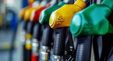 Akaryakıtta dalgalanmalar sürüyor: Motorin fiyatlarında indirim beklentisi