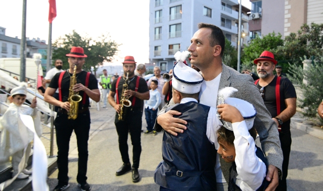 Bornova’da kocaman gülümsemeler