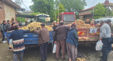 Güzelbahçe Belediyesi’nden Vatandaşa Ücretsiz Patates ve Soğan Desteği