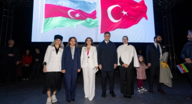 İzmir'de 40 yıllık kardeşlik şarkılarla kutlandı