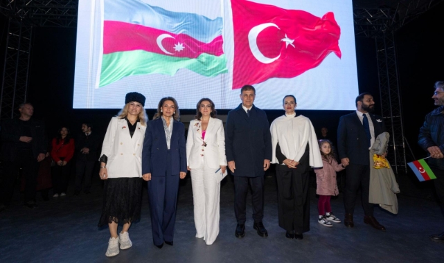 İzmir'de 40 yıllık kardeşlik şarkılarla kutlandı