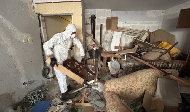 Konak’ta çöp evden 10 ton atık çıkarıldı!