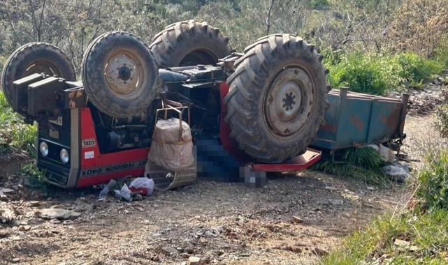 Manisa'da feci kaza: Yaşlı adam traktörün altında kaldı