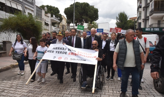 Menemen'de engeller sevgiyle aşılıyor