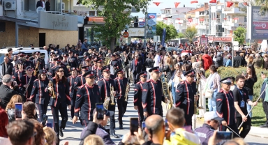 Urla Enginar Festivali Coşkuyla Başladı: Sokaklar Şölene Döndü