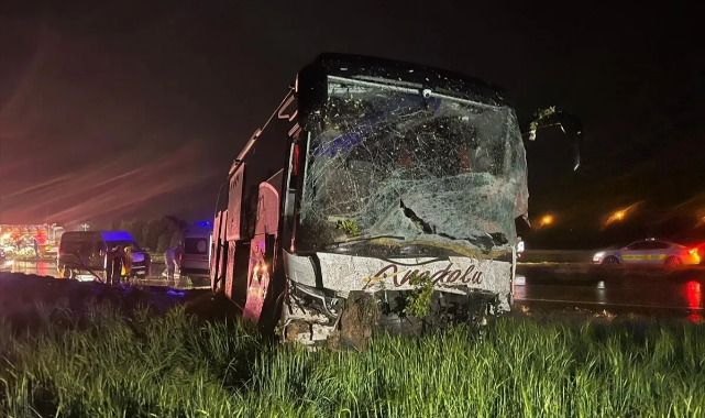 Uşak-İzmir karayolunda feci kaza: 4 ölü, 34 yaralı!