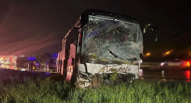 Uşak-İzmir karayolunda feci kaza: 4 ölü, 34 yaralı!