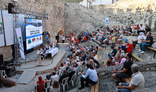 Akademisyenler, 'Gediz, İzmir Körfezi ve Dip Çamuru' panelinde konuştu