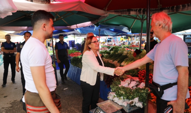 Başkan Akın Pazar Esnafı ve Vatandaşlarla Buluştu