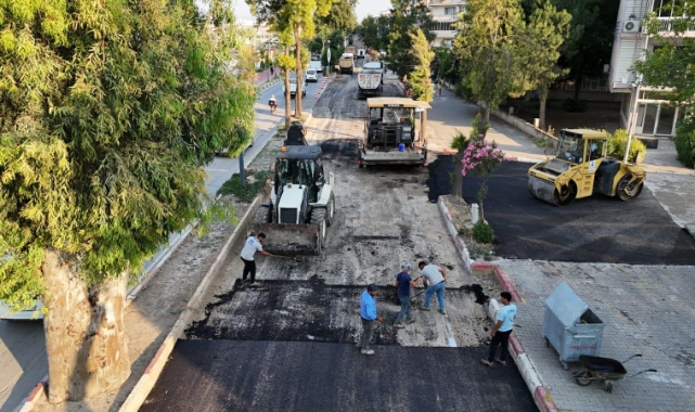 Başkan Tugay asfalt çalışmalarını yerinde inceledi