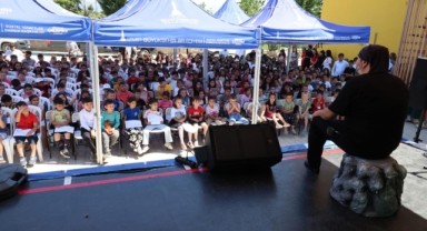 Başkan Tugay’dan Kiraz ve Aliağalı çocuklara karne hediyesi
