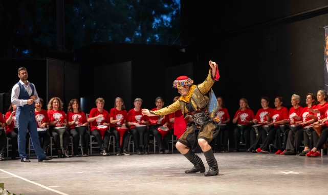 Bornova’da ritim ve halk dansları rüzgarı