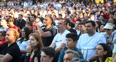 Bornova’da tek yürek: Milli heyecan dev ekranlarda yaşanacak!