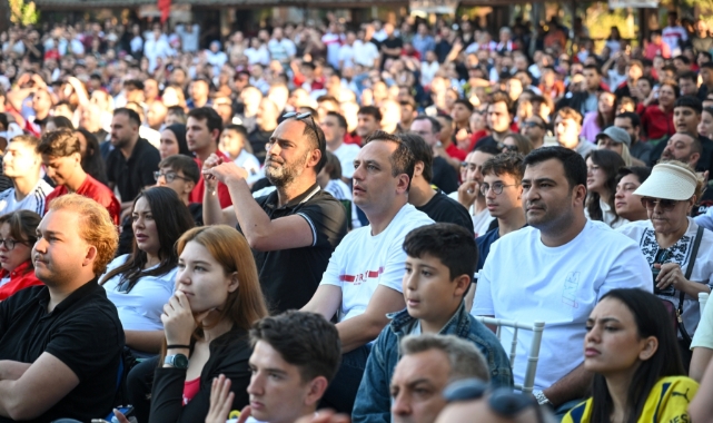 Bornova’da tek yürek: Milli heyecan dev ekranlarda yaşanacak!